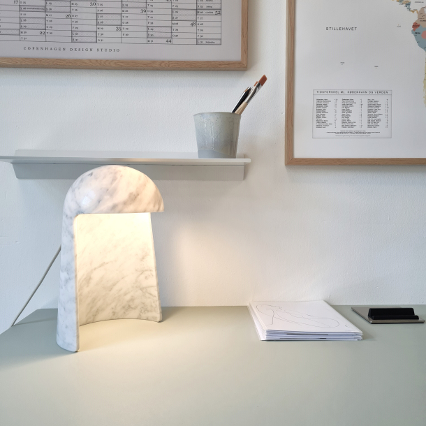 Domusnord Kleo Lamp Bordlampe Marmor hvid og gr