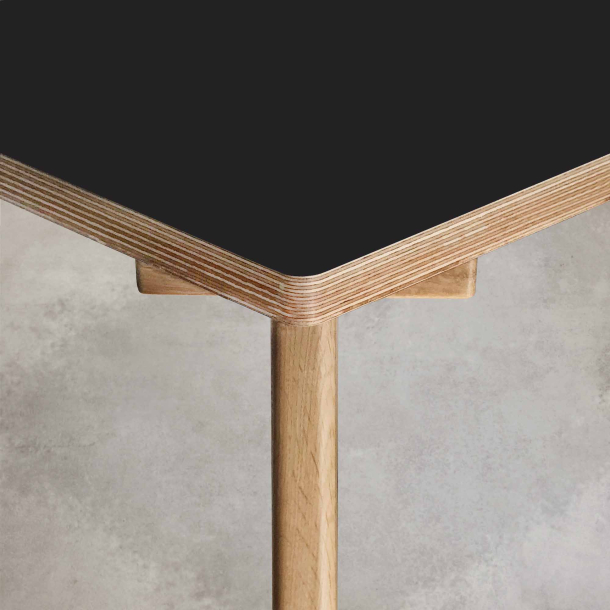 Domusnord Studio Linoleums Skrivebord p Birkekrydsfiner 140 x 70 cm i 19 farver