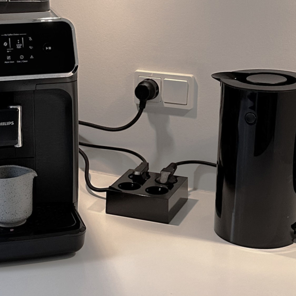 Domusnord Connector Design Power Extender  Night Black