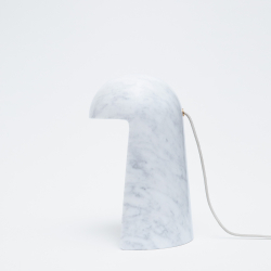 Domusnord Kleo Lamp Bordlampe Marmor hvid og gr