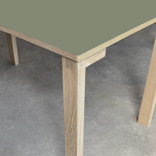 Domusnord Klassik Linoleums Skrivebord 90 x 50 cm i 19 farver