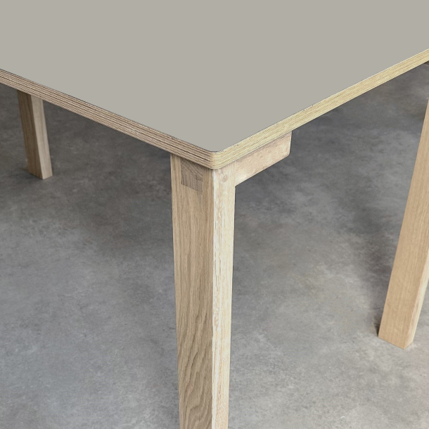 Domusnord Klassik Linoleums Skrivebord 90 x 50 cm i 19 farver