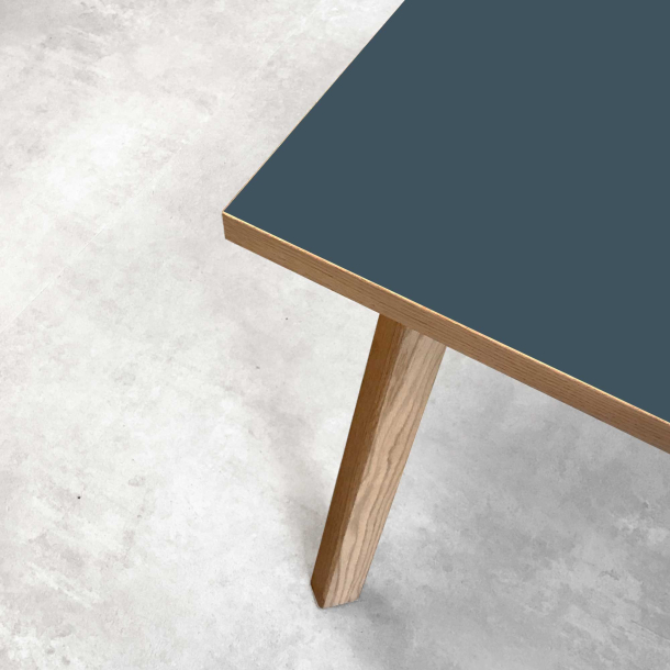 Domusnord Room Linoleum Bureau van Eikenhout 120 x 60 cm - Smokey Blue / Blauw