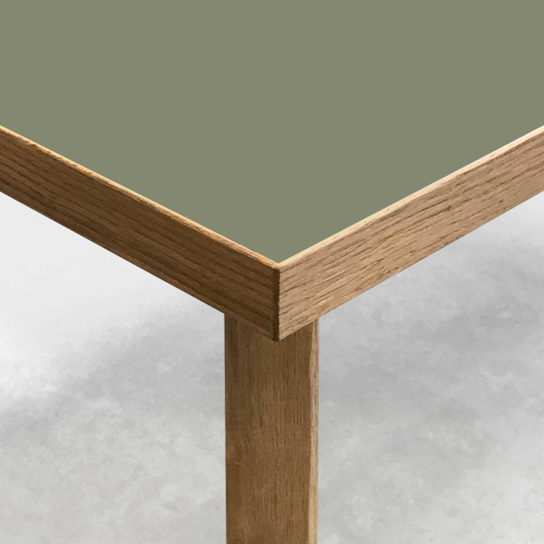 Domusnord Room Linoleums Skrivebord i Eg 90 x 50 cm i 19 farver