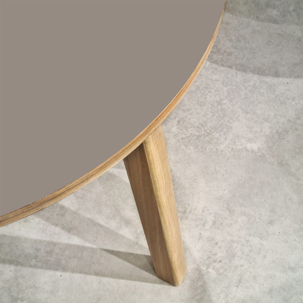 Domusnord Studio round Linoleum's Dining Table in plywood 130 cm in 19 colors