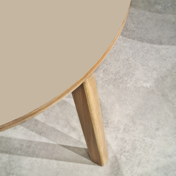 Domusnord Studio round Linoleum's Dining Table in plywood 90 cm in 19 colors