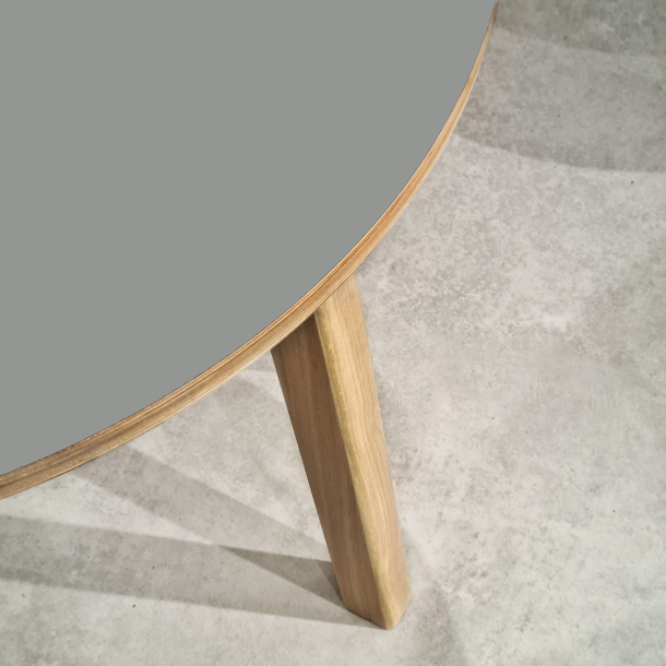 Domusnord Studio round Linoleum's Dining Table in plywood 90 cm in 19 colors