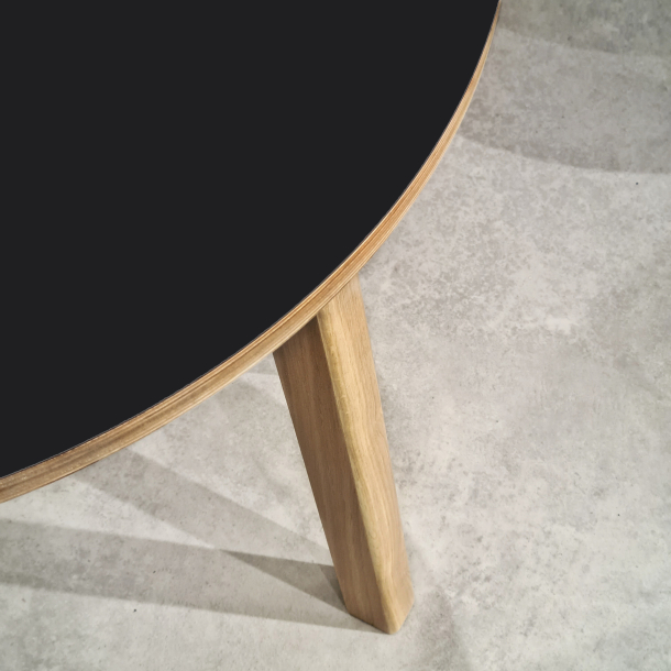 Domusnord Studio round Linoleum's Dining Table in plywood 110 cm in 19 colors