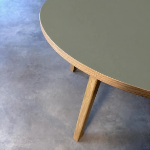 Domusnord Room ronde eettafel van eikenhout met linoleum �120 cm - Olive / Groen