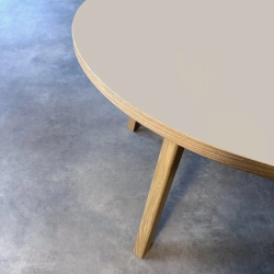 Domusnord Room rundt Linoleums Spisebord i eg �130 cm i 19 farver