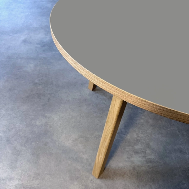 Domusnord Room rundt Linoleums Spisebord i eg �120 cm i 19 farver