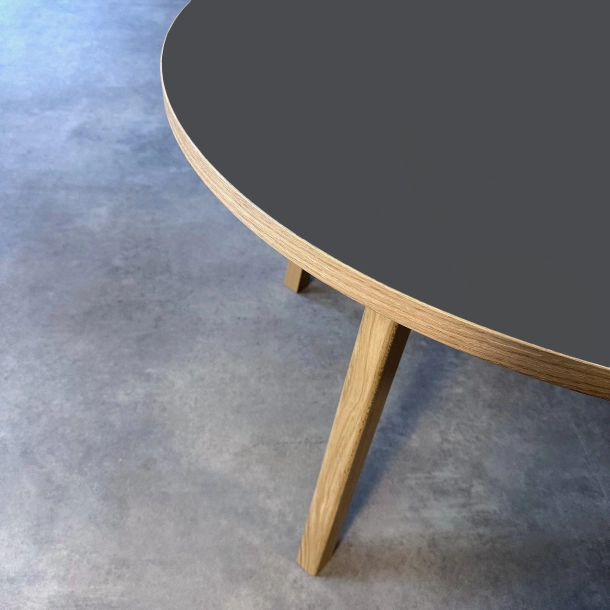 Domusnord Room rundt Linoleums Spisebord i eg �110 cm i 19 farver