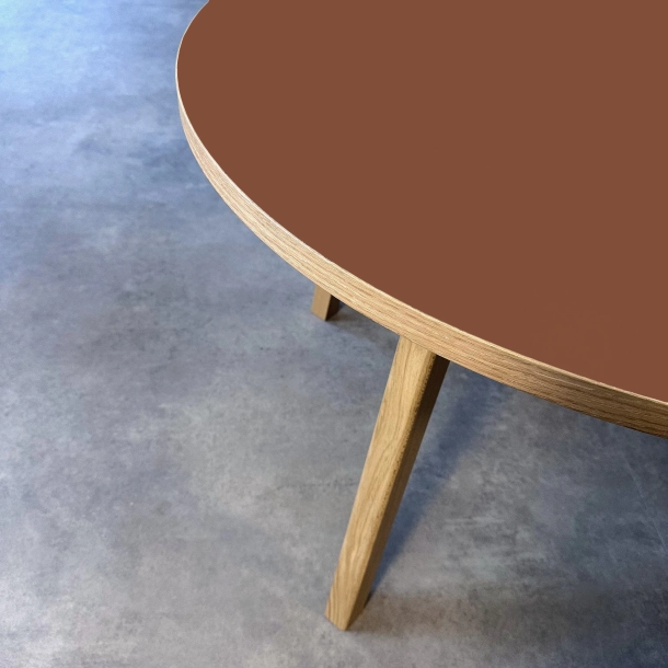 Domusnord Room rundt Linoleums Spisebord i eg �120 cm i 19 farver