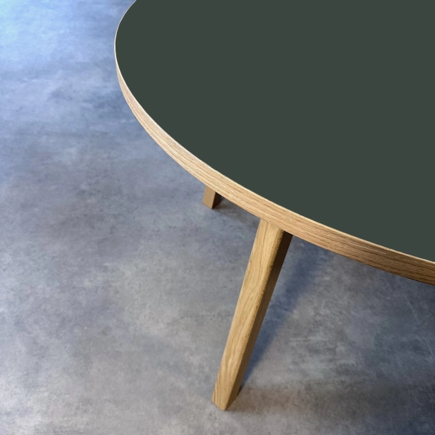 Domusnord Room rundt Linoleums Spisebord i eg �130 cm i 19 farver
