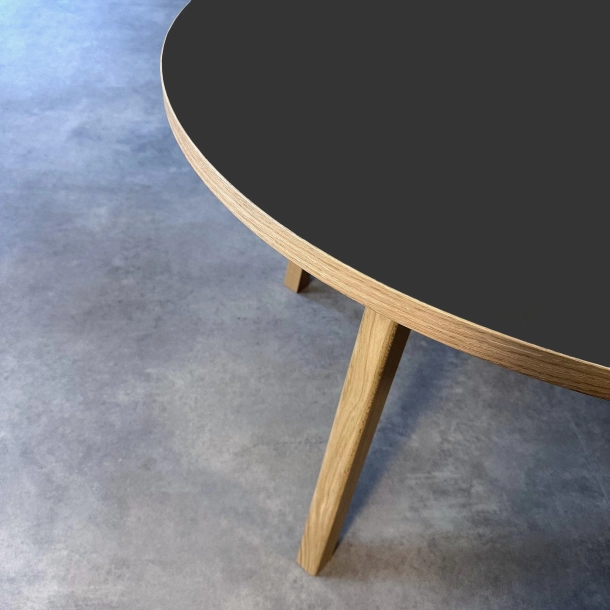 Domusnord Room rundt Linoleums Spisebord i eg �130 cm i 19 farver