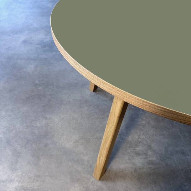 Domusnord Room rundt Linoleums Spisebord i eg �130 cm i 19 farver