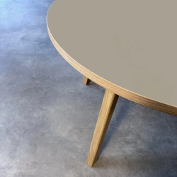 Domusnord Room rundt Linoleums Spisebord i eg �130 cm i 19 farver