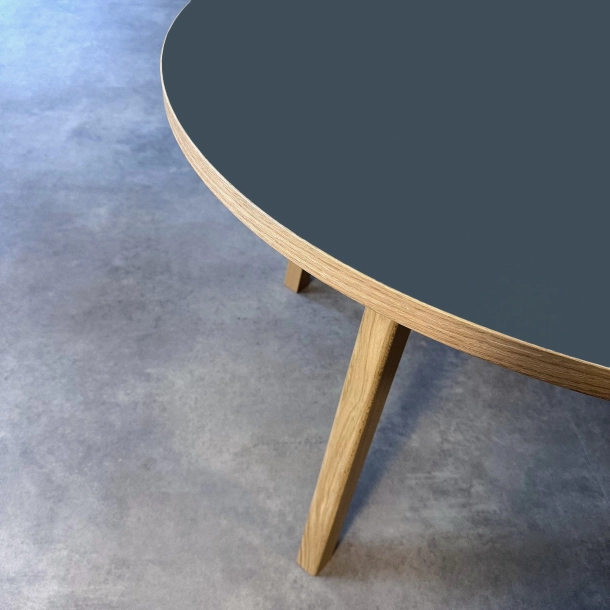 Domusnord Room rundt Linoleums Spisebord i eg �120 cm i 19 farver