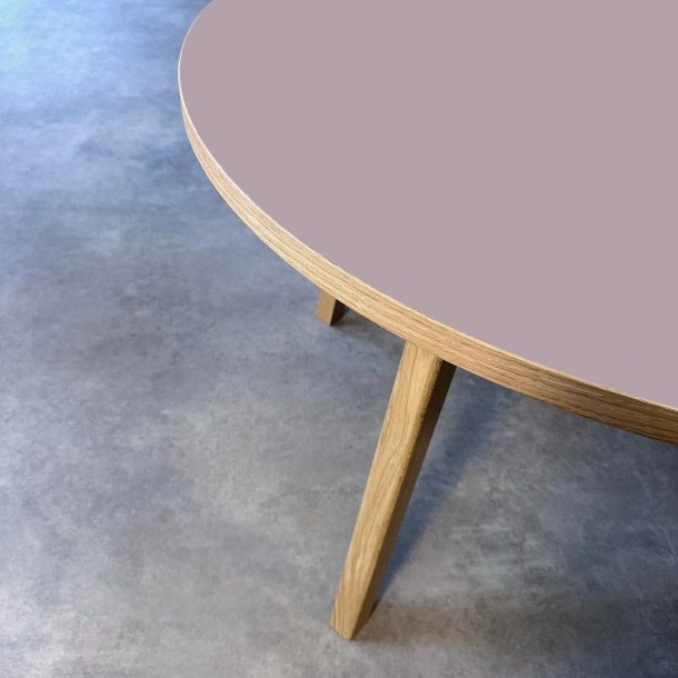 Domusnord Room rundt Linoleums Spisebord i eg �130 cm i 19 farver