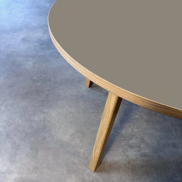 Domusnord Room rundt Linoleums Spisebord i eg �120 cm i 19 farver