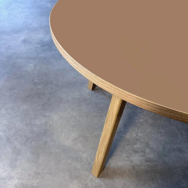 Domusnord Room rundt Linoleums Spisebord i eg �130 cm i 19 farver