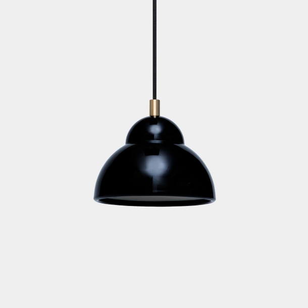 Lille Bubble loftlampe i sort &ndash; dansk design pendel og k�kkenlampe med hvid inderside for optimal belysning over spisebordet.