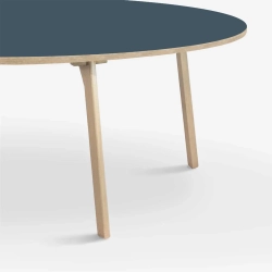 Domusnord Room ovale eettafel van eikenhout met linoleum 180 x 110 cm - Smokey Blue / Blauw
