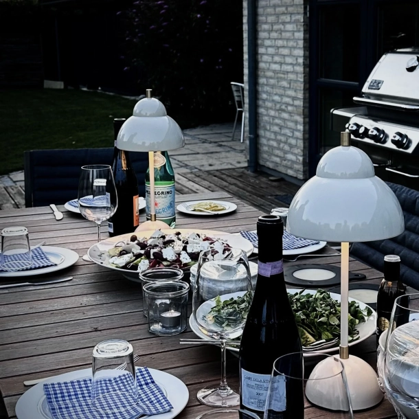 Bubble Free som stemningsfuld restaurantlampe &ndash; tr�dl�s belysning og caf�belysning med op til 10 timers batteritid, der sikrer lys gennem hele middagen.