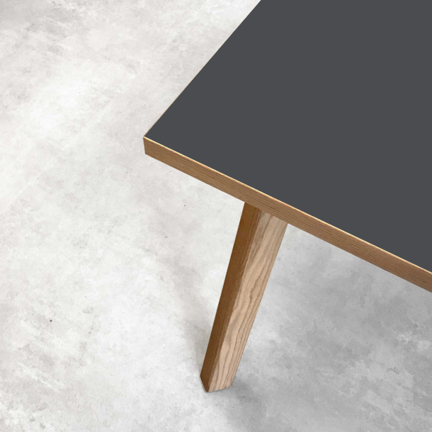 Domusnord Room Linoleum skrivebord og mdebord i Eg 120 x 60 cm i 19 farver