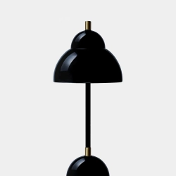 Domusnord Bubble Free tr�dl�s lampe i sort blank &ndash; eksklusiv batteridrevet bordlampe i dansk design med op til 10 timers batteritid.